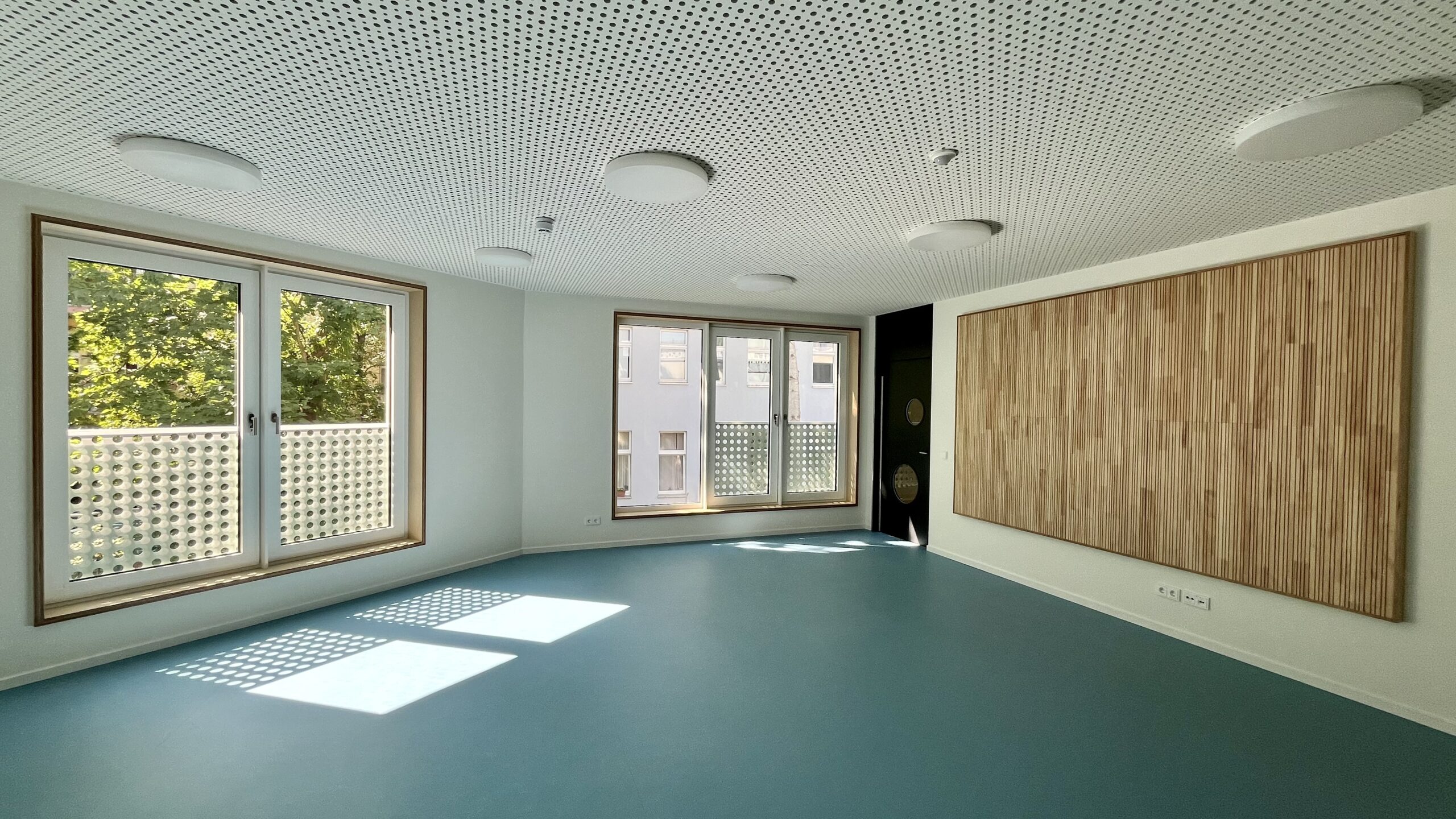 Kitaumbau - Akustik und Fensterverkleidung
